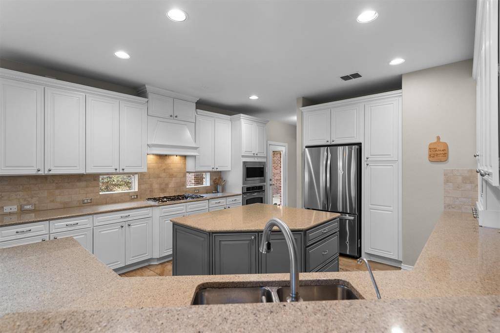 1131 Cahill Way, Shady Shores, TX 76208