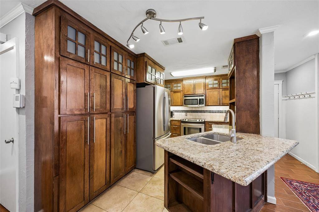 18240 Midway Road #202, Dallas, TX 75287