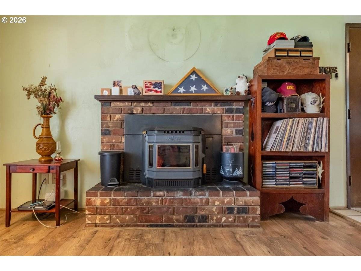 1360 SUNSET LN, Sweet Home, OR 97386