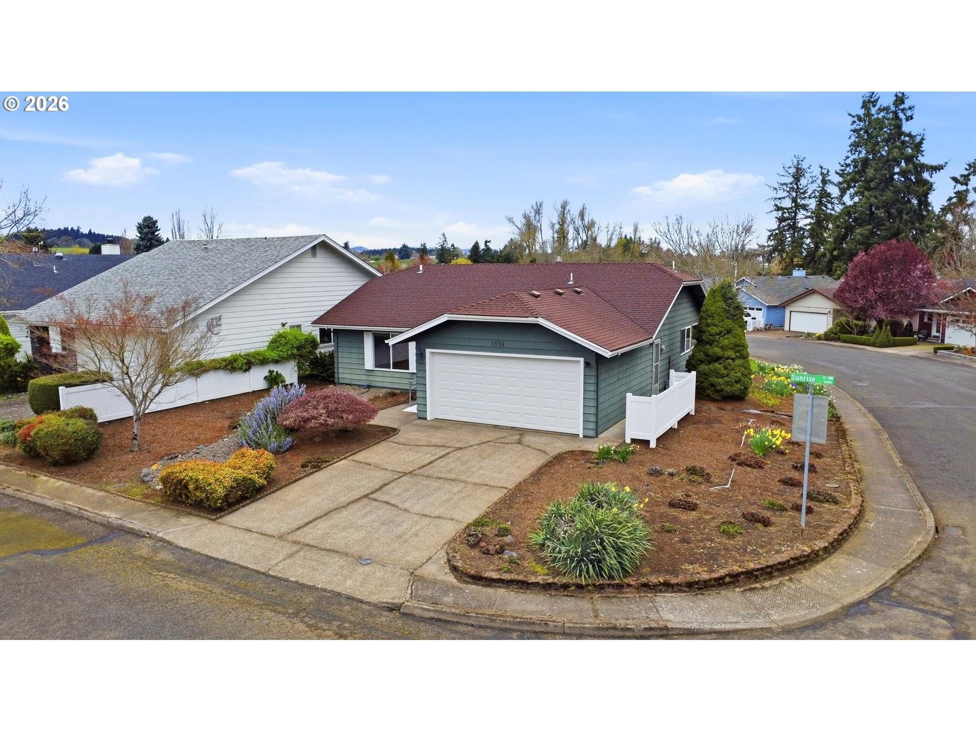 1694 SUNRISE CIR NW, Salem, OR 97304