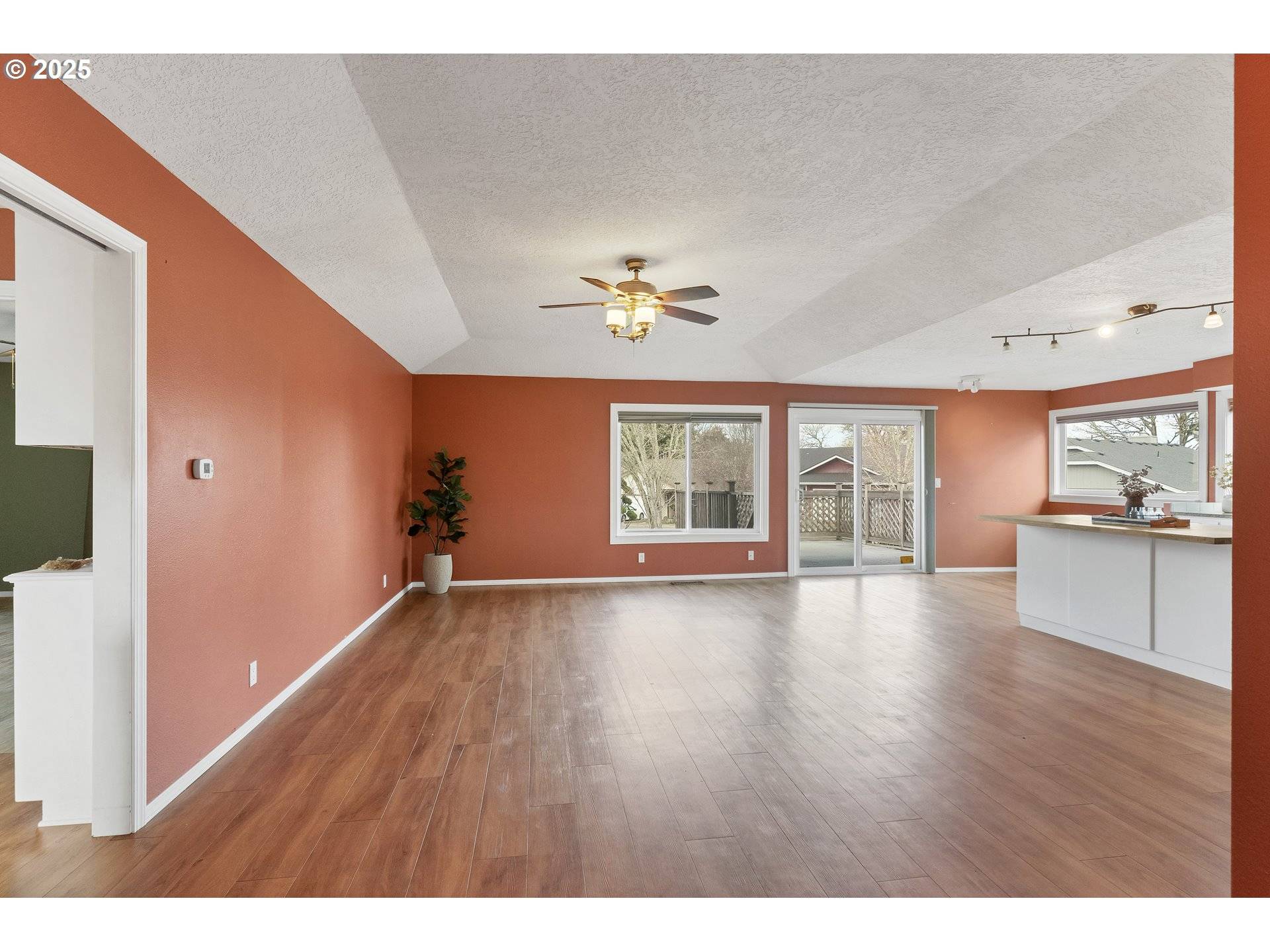 1694 SUNRISE CIR NW, Salem, OR 97304