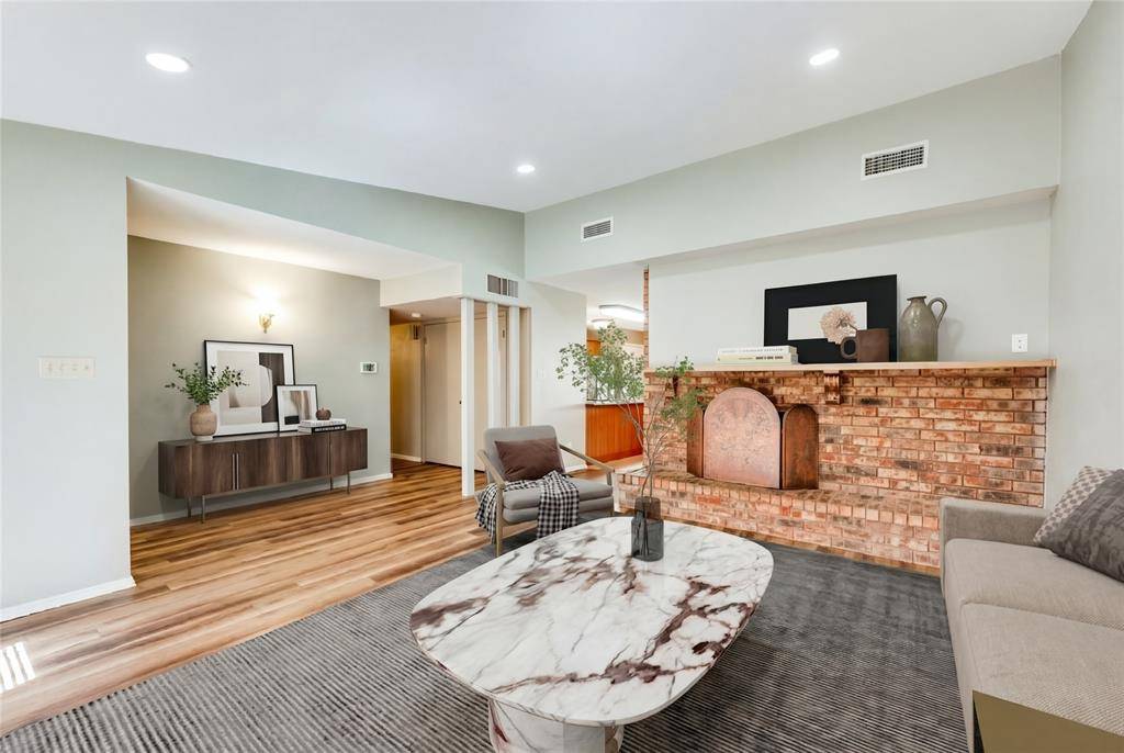 6611 Greenspring Drive, Arlington, TX 76016