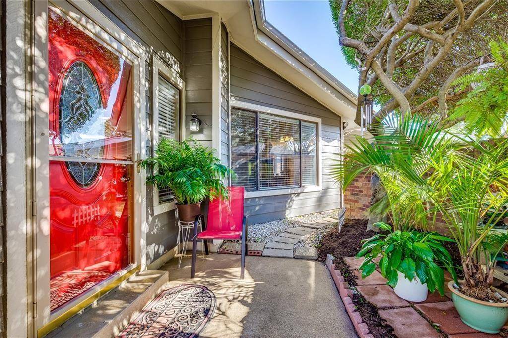 513 Hunters Glen Street, Lewisville, TX 75067