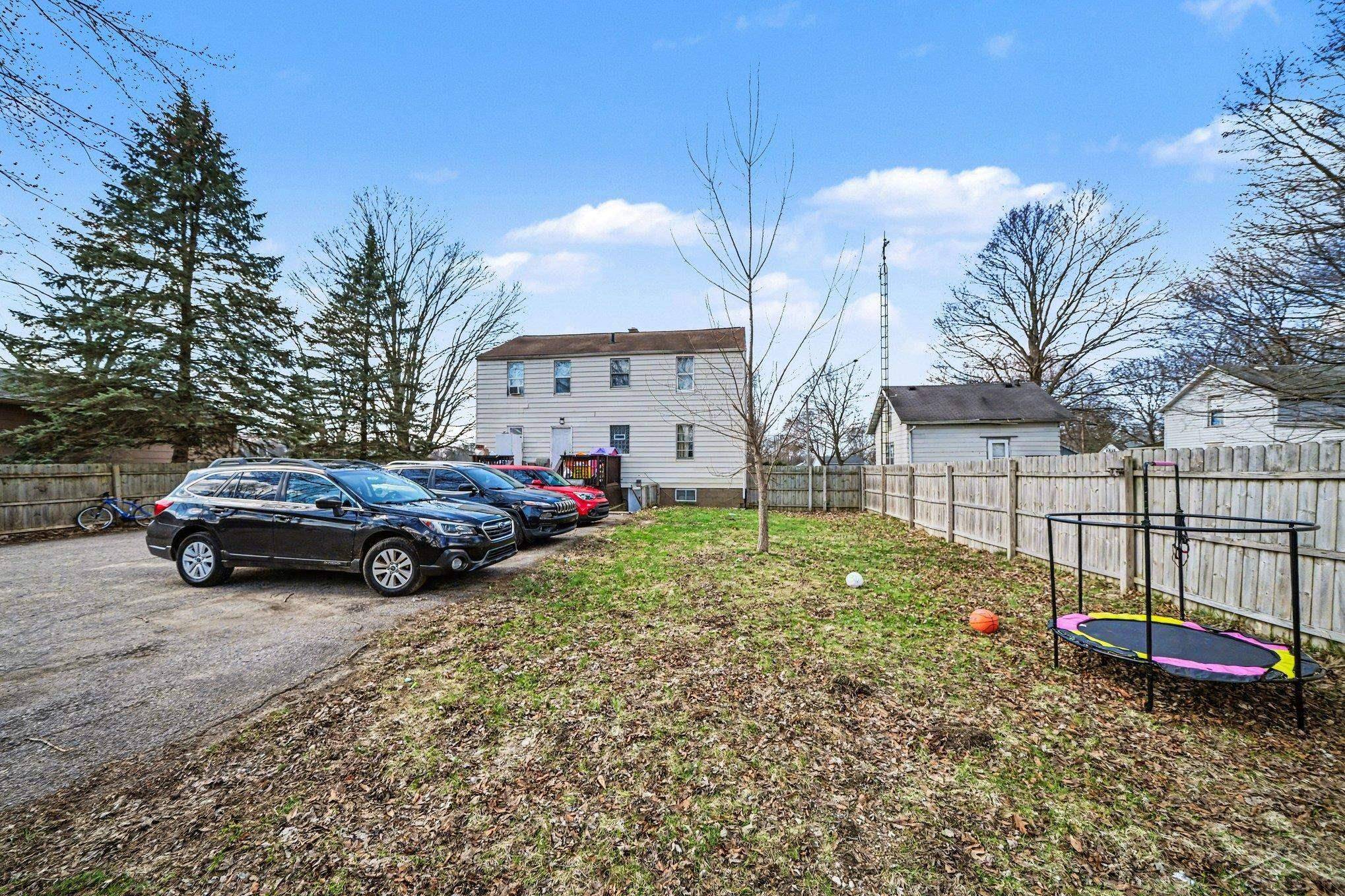 123 S Cayuga ST, Buchanan, MI 49107