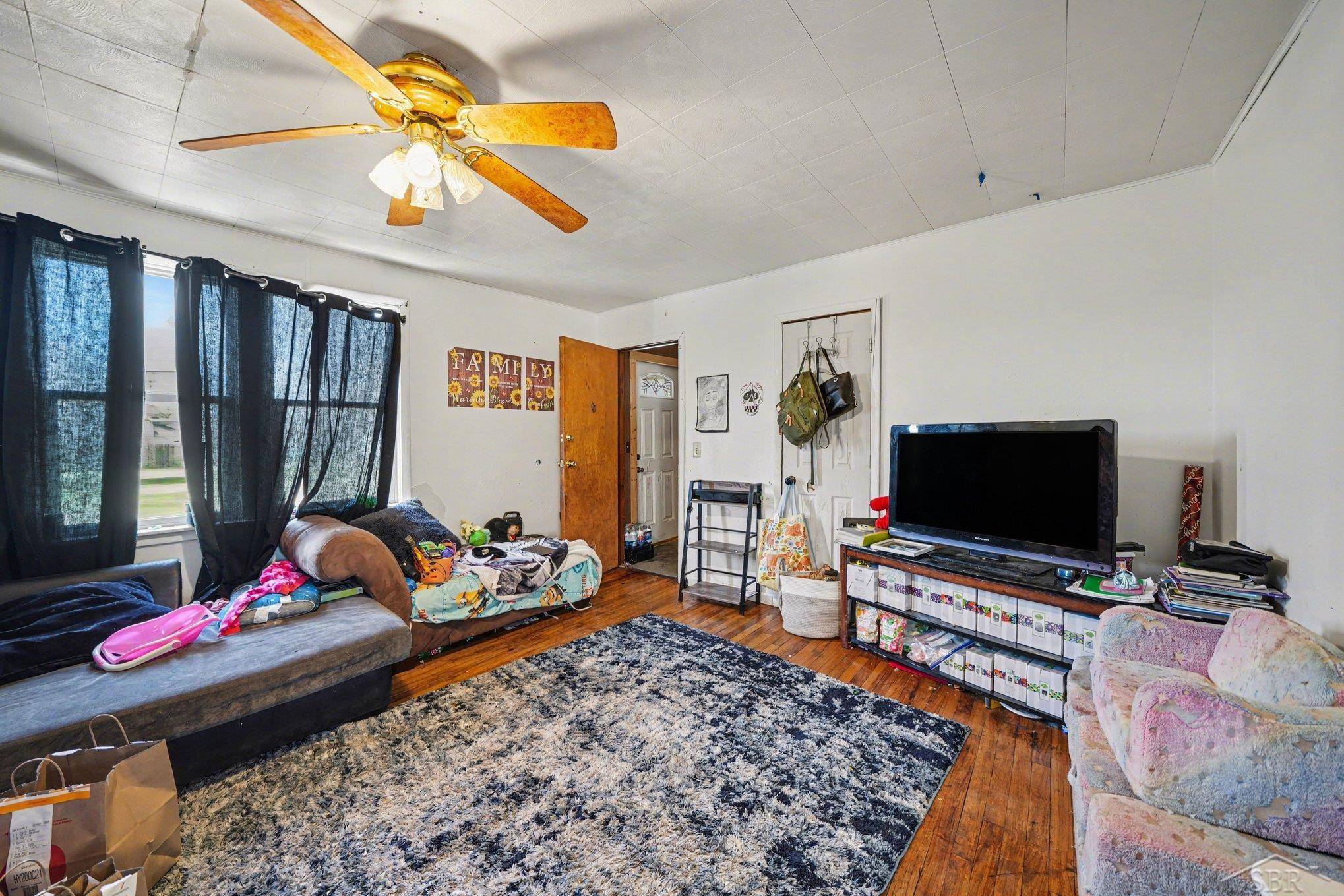 123 S Cayuga ST, Buchanan, MI 49107