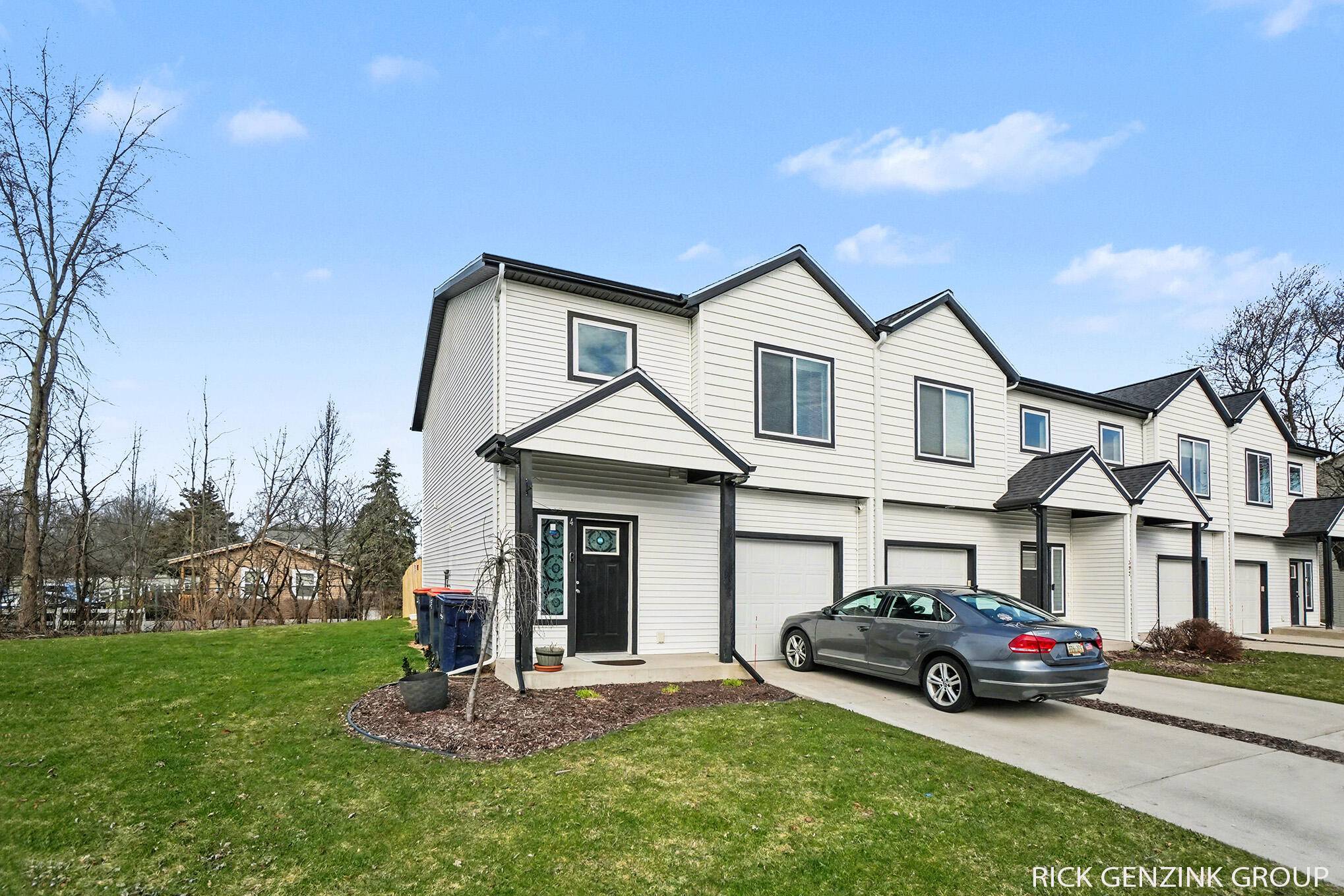 392 Harbor Town CT #4, Holland City, MI 49423