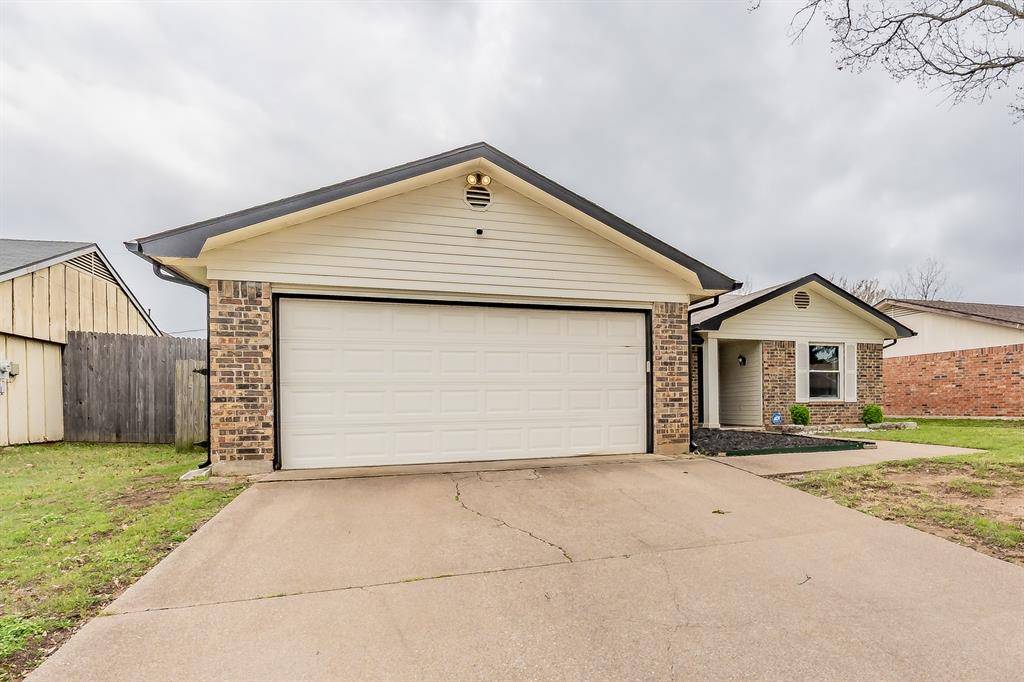 3808 Glengate Drive, Arlington, TX 76016