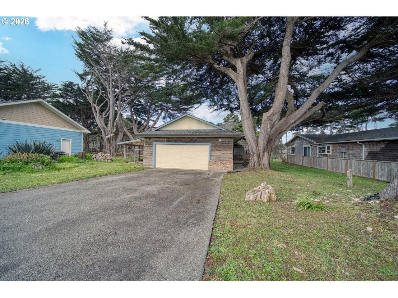 1260 JACKSON AVE SW, Bandon, OR 97411