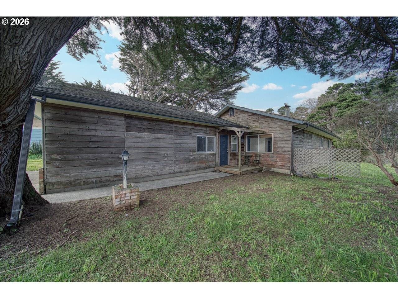 1260 JACKSON AVE SW, Bandon, OR 97411