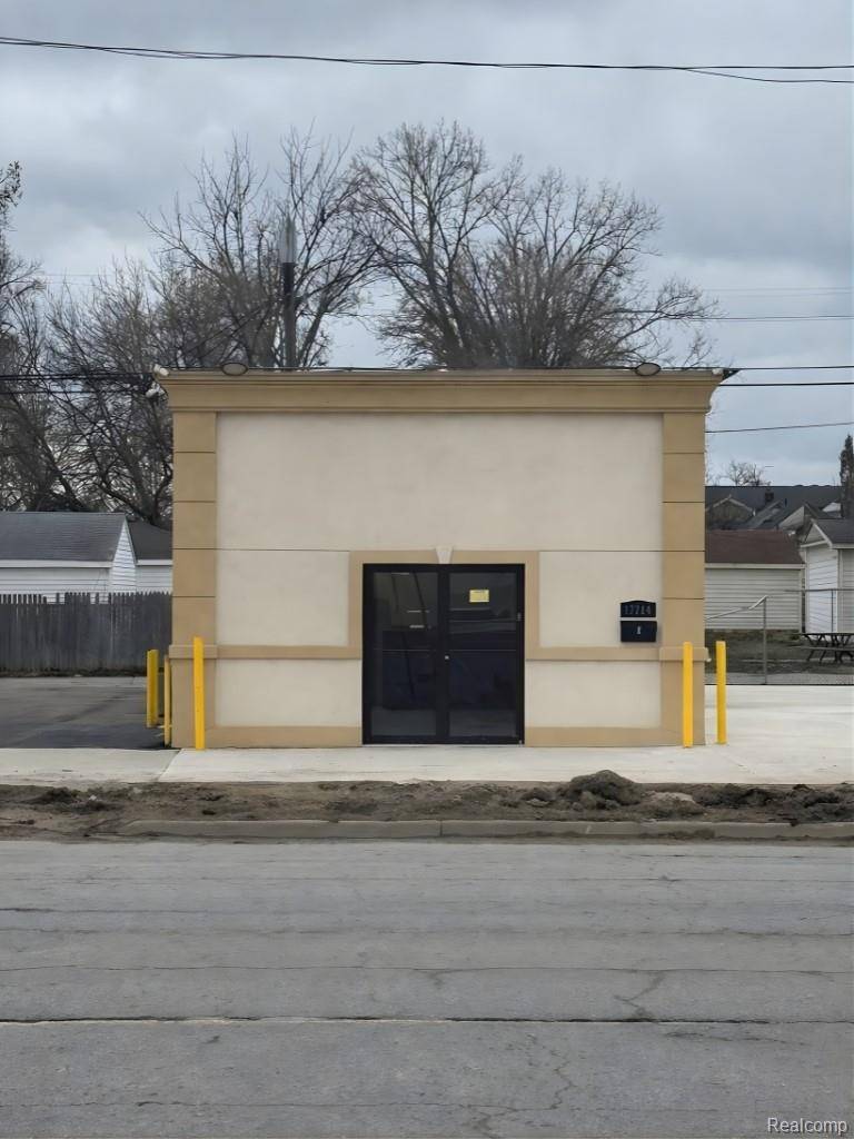 17744 E 9 Mile RD, Eastpointe, MI 48021