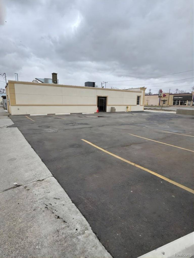 17744 E 9 Mile RD, Eastpointe, MI 48021