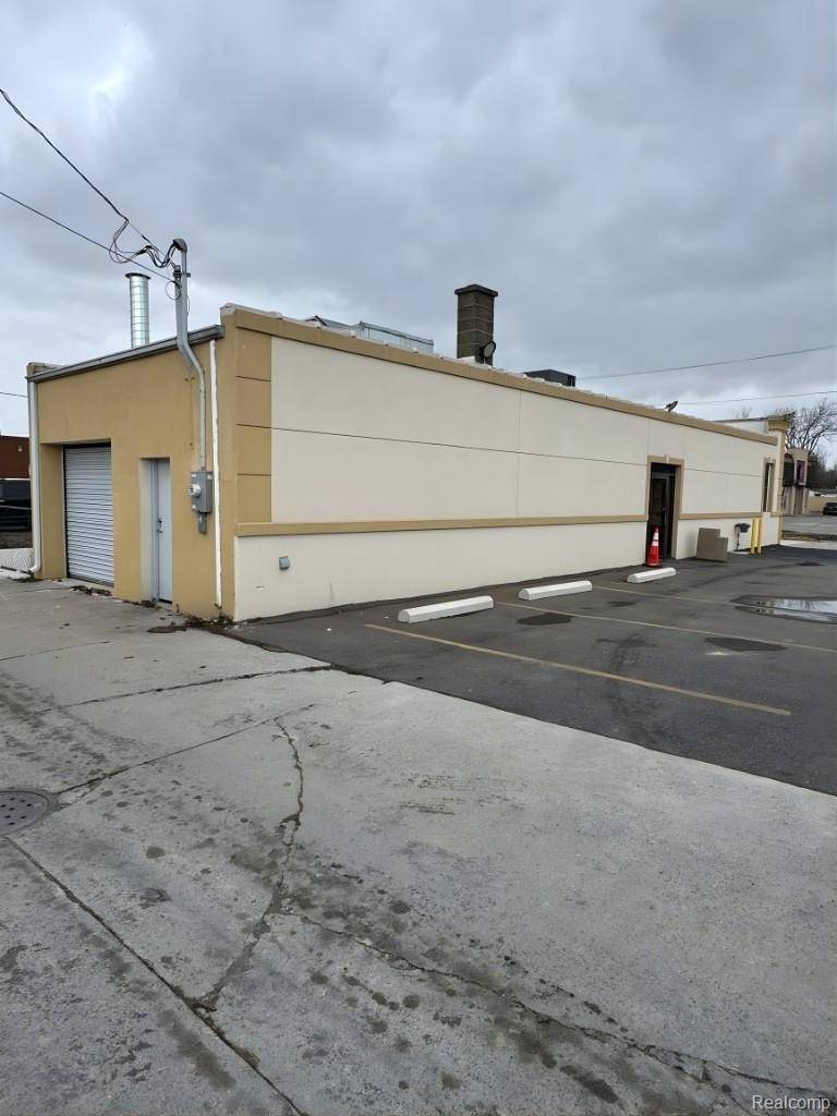 17744 E 9 Mile RD, Eastpointe, MI 48021