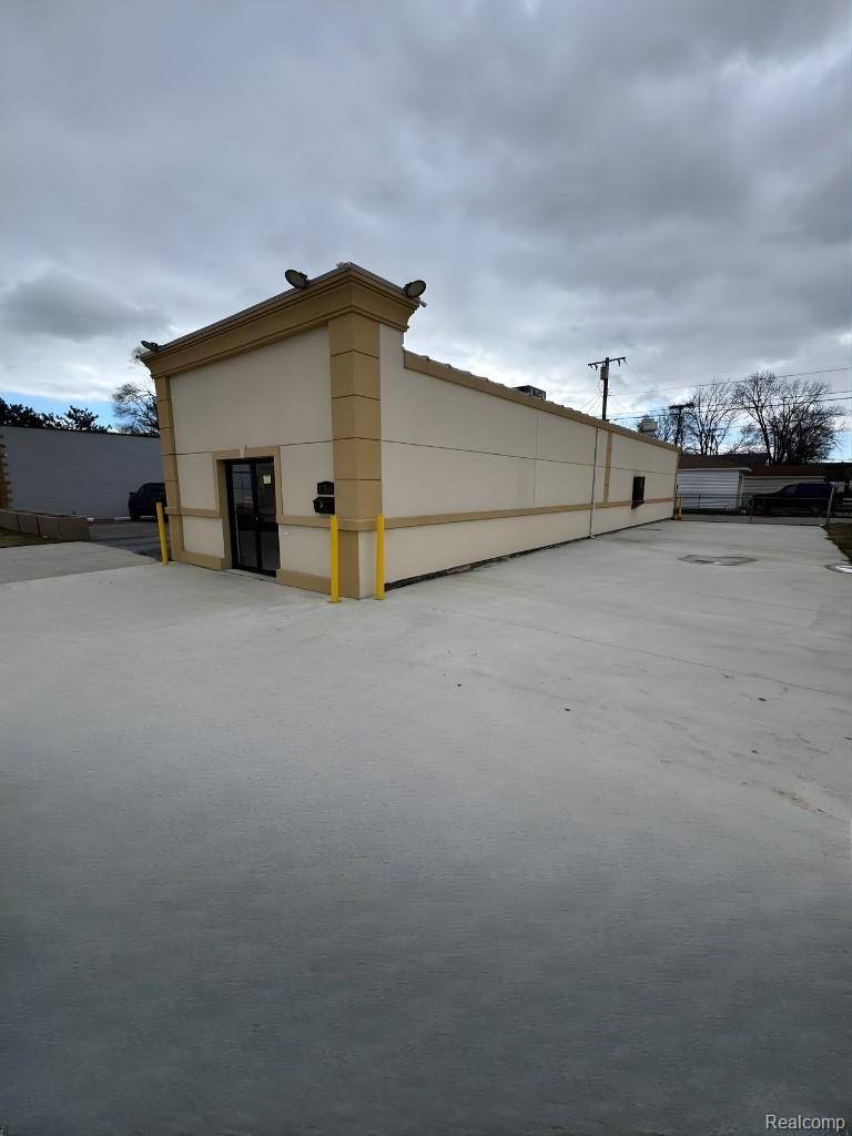 17744 E 9 Mile RD, Eastpointe, MI 48021