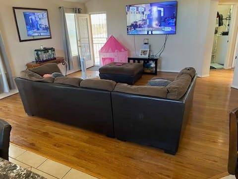 11828 Jim Webb Drive, El Paso, TX 79934