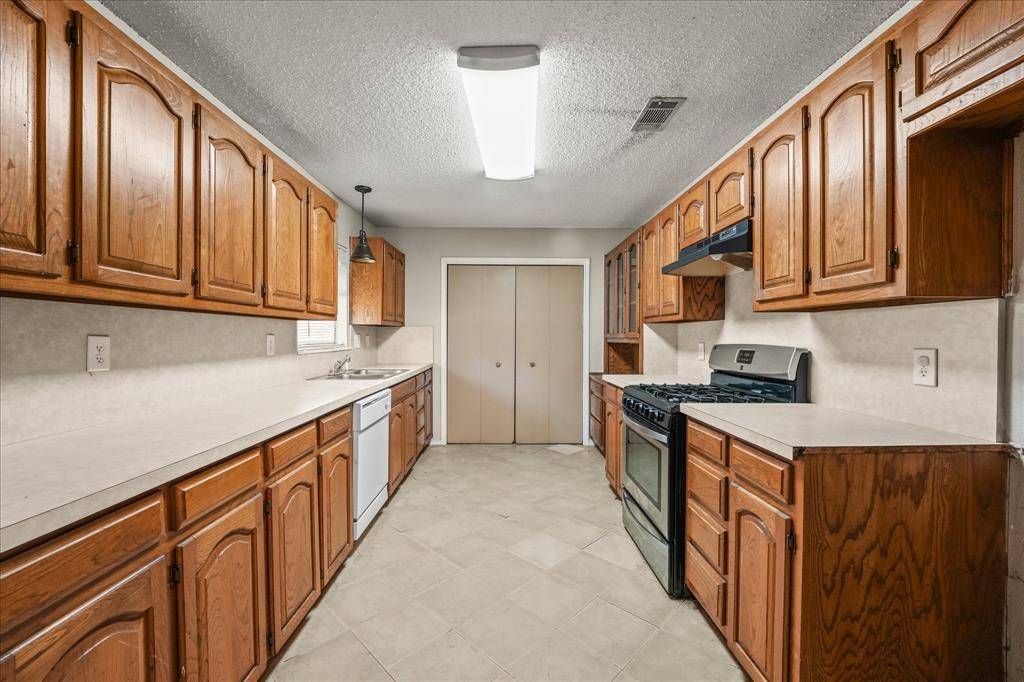 805 Mulkey Lane, Denton, TX 76209