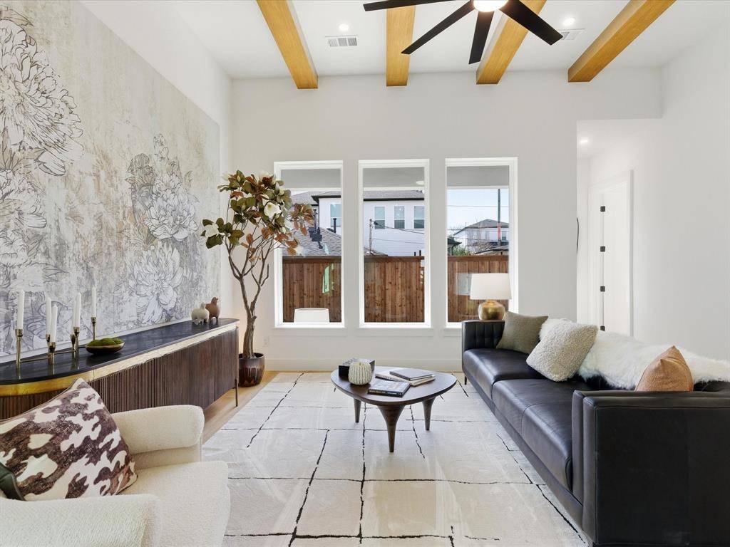 916 E Louisiana Drive, Dallas, TX 75216