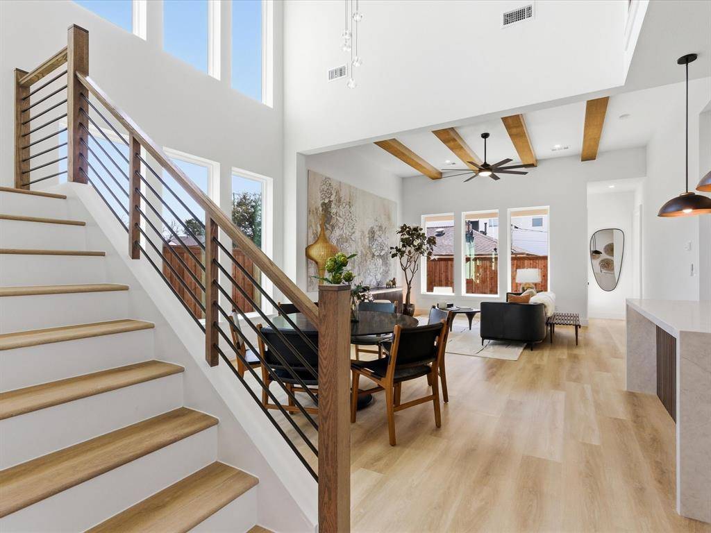 916 E Louisiana Drive, Dallas, TX 75216