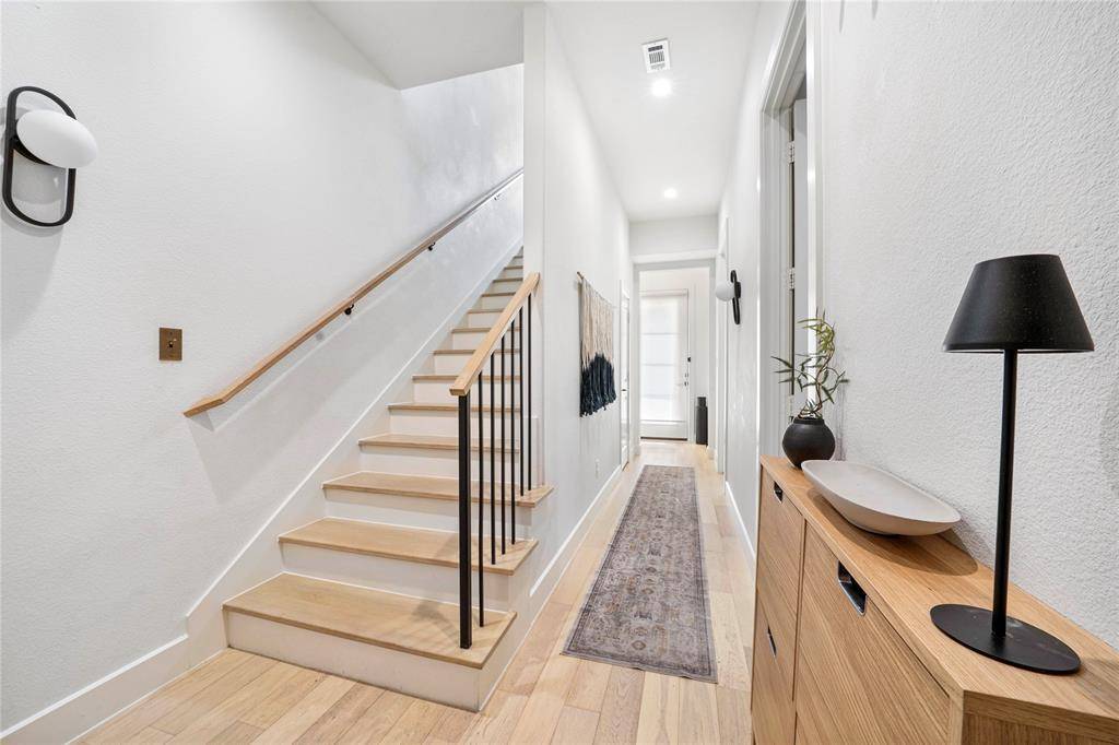 130 Garden Court W, Arlington, TX 76013