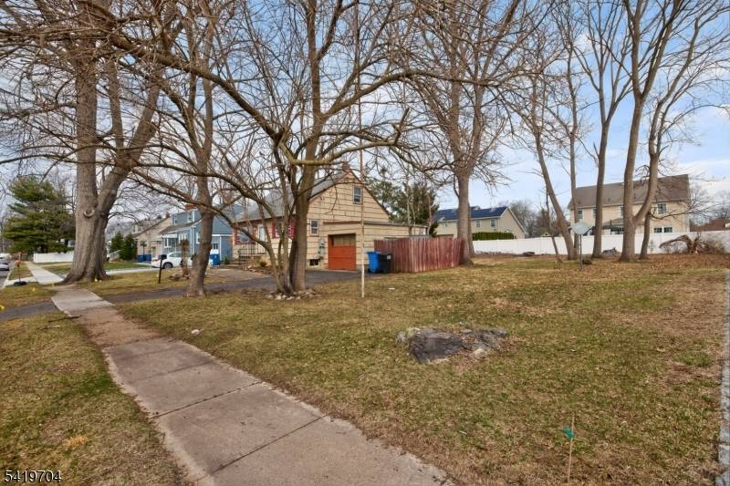 131 Martin Dr, South Plainfield Boro, NJ 07080