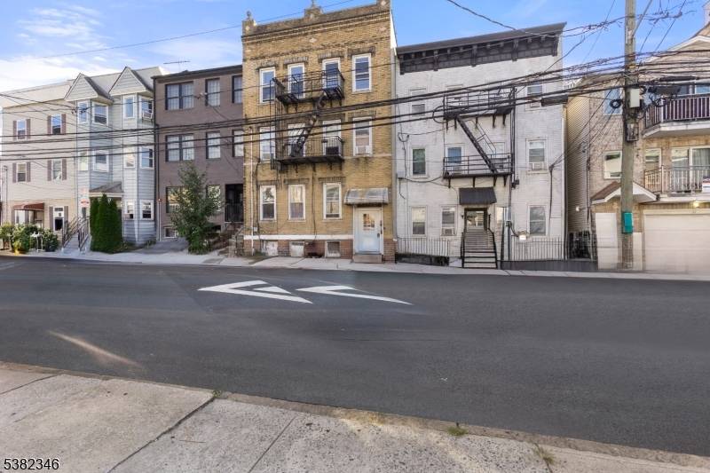 133 Hopkins Ave #5, Jersey City, NJ 07306