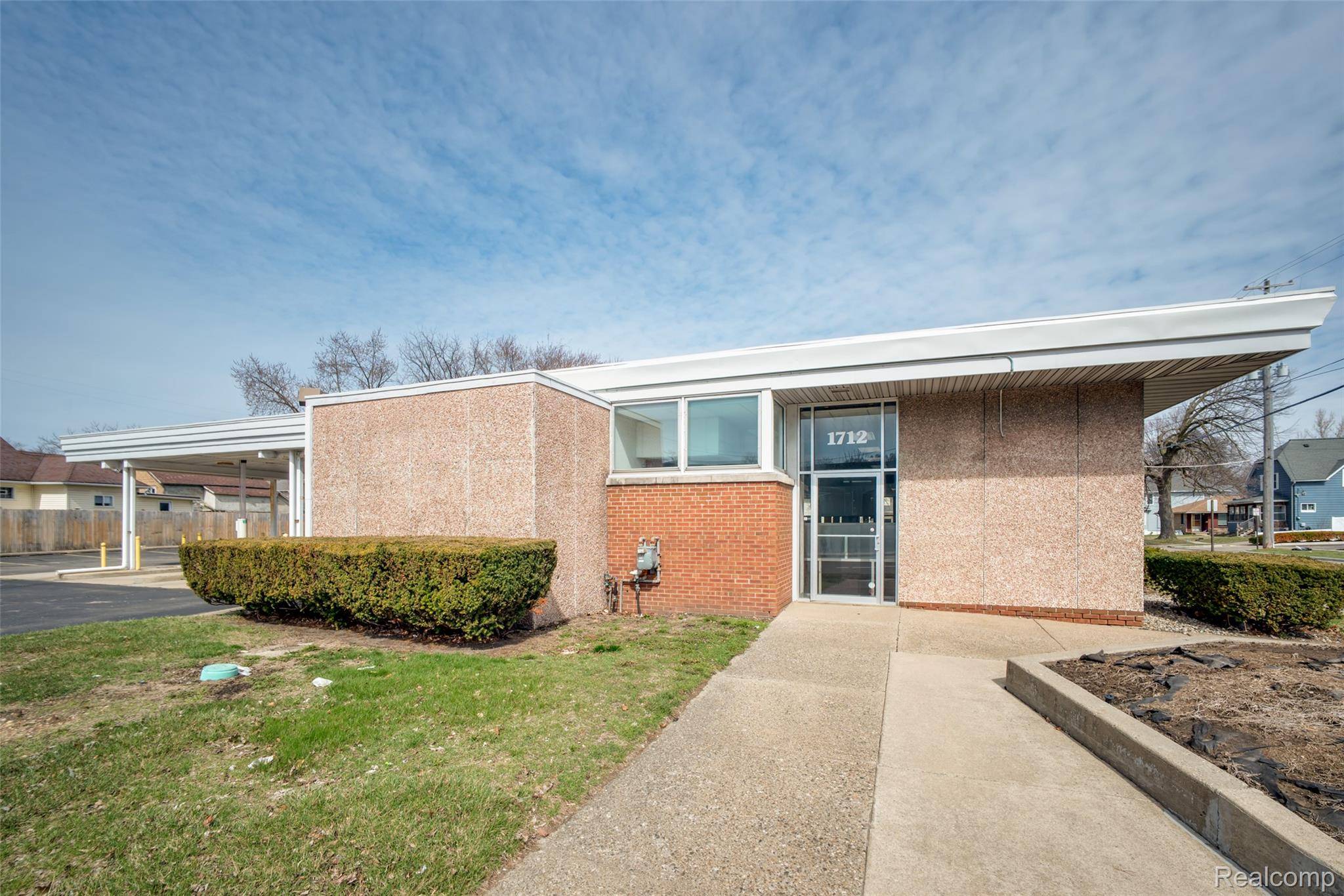 1712 E Michigan AVE, Jackson, MI 49202