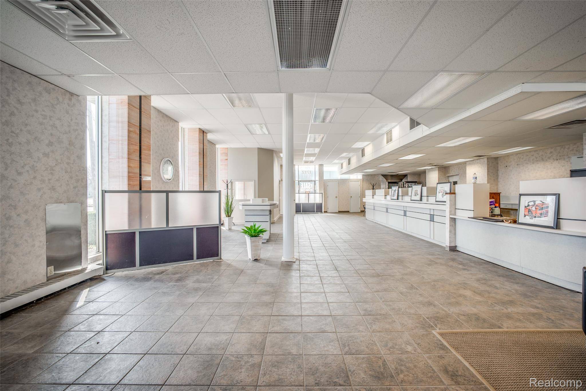 1712 E Michigan AVE, Jackson, MI 49202