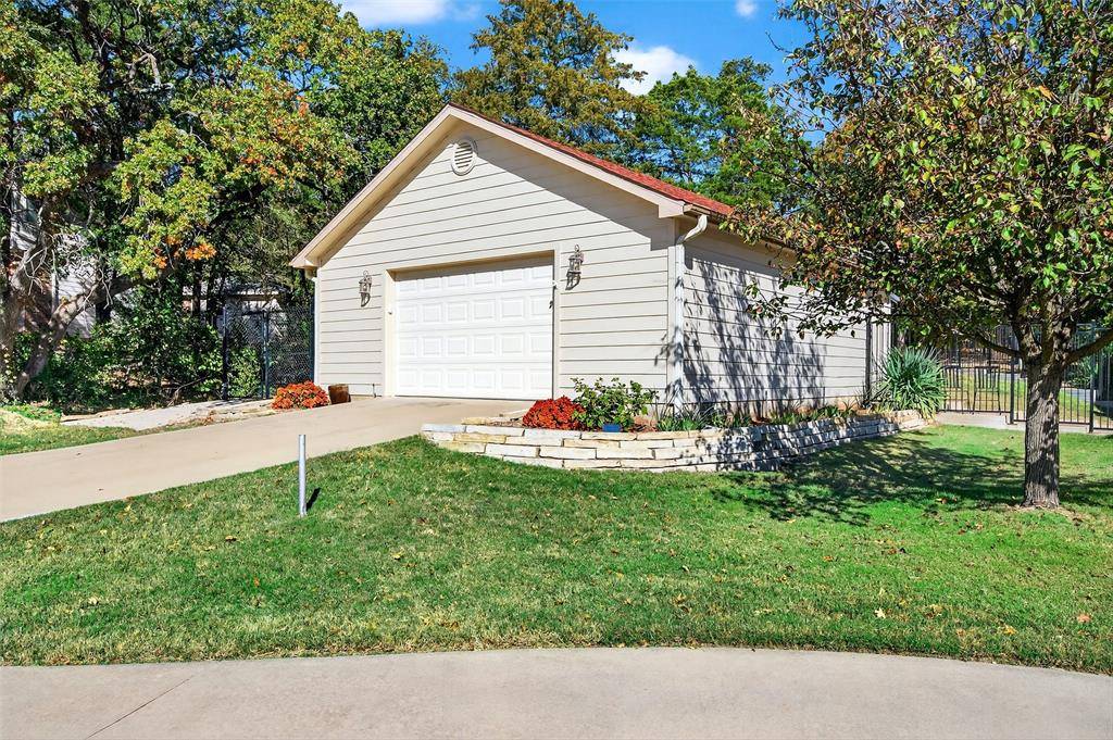 200 Cayuga Trail, Lake Kiowa, TX 76240