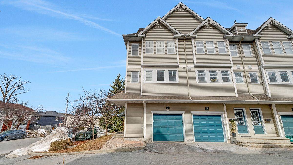 825 Grenon AVE #3, Britannia Heights - Queensway Terrace N And Area, ON K2B 6G1