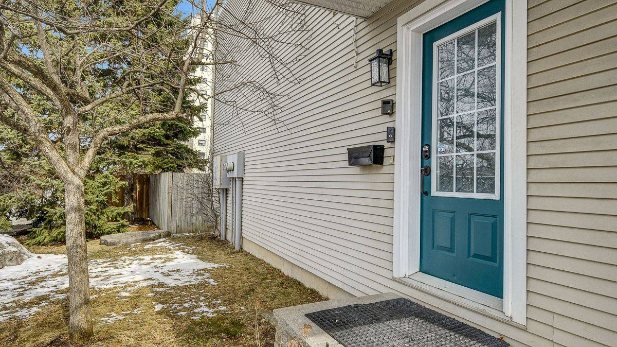 825 Grenon AVE #3, Britannia Heights - Queensway Terrace N And Area, ON K2B 6G1