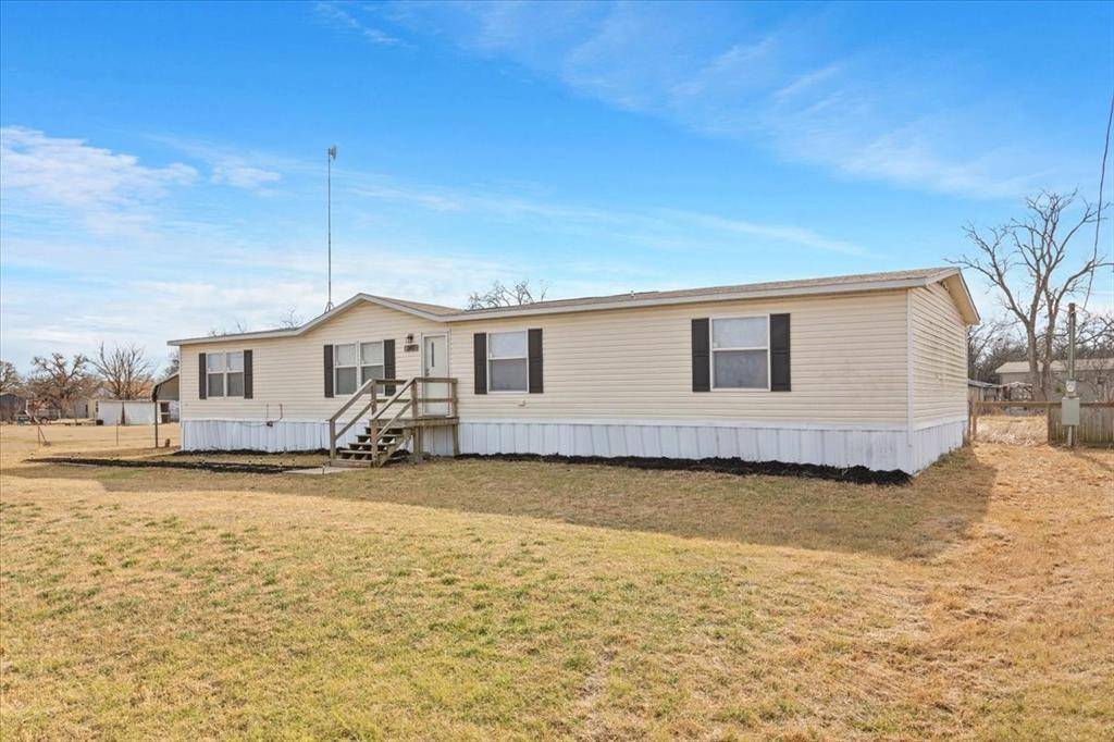 247 N Lake Street, Axtell, TX 76624