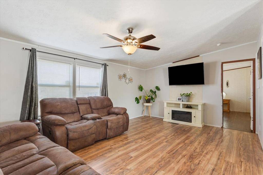 247 N Lake Street, Axtell, TX 76624