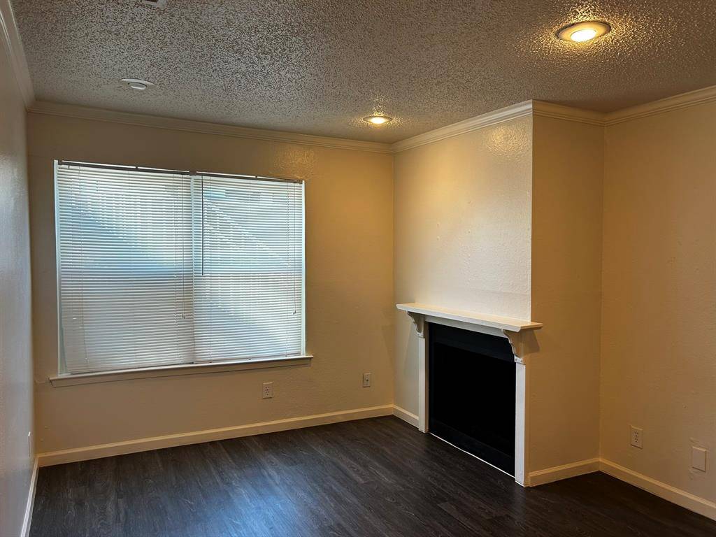 2200 E Trinity Mills Road #301, Carrollton, TX 75006