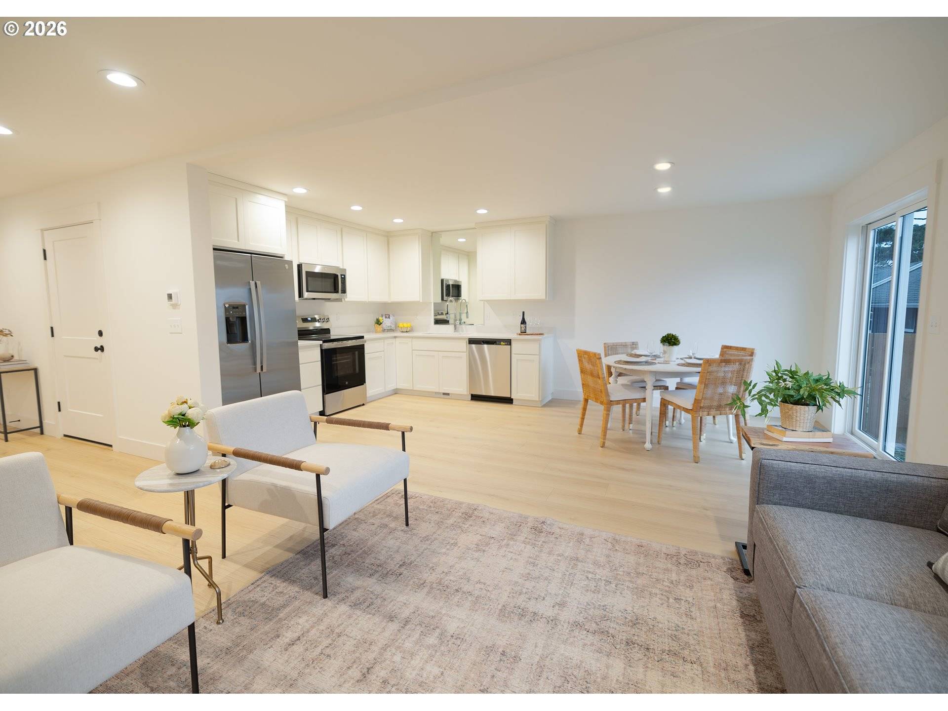 944 H AVE, Seaside, OR 97138