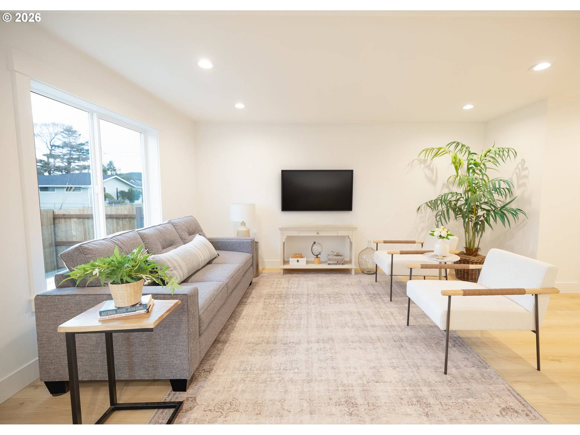 944 H AVE, Seaside, OR 97138