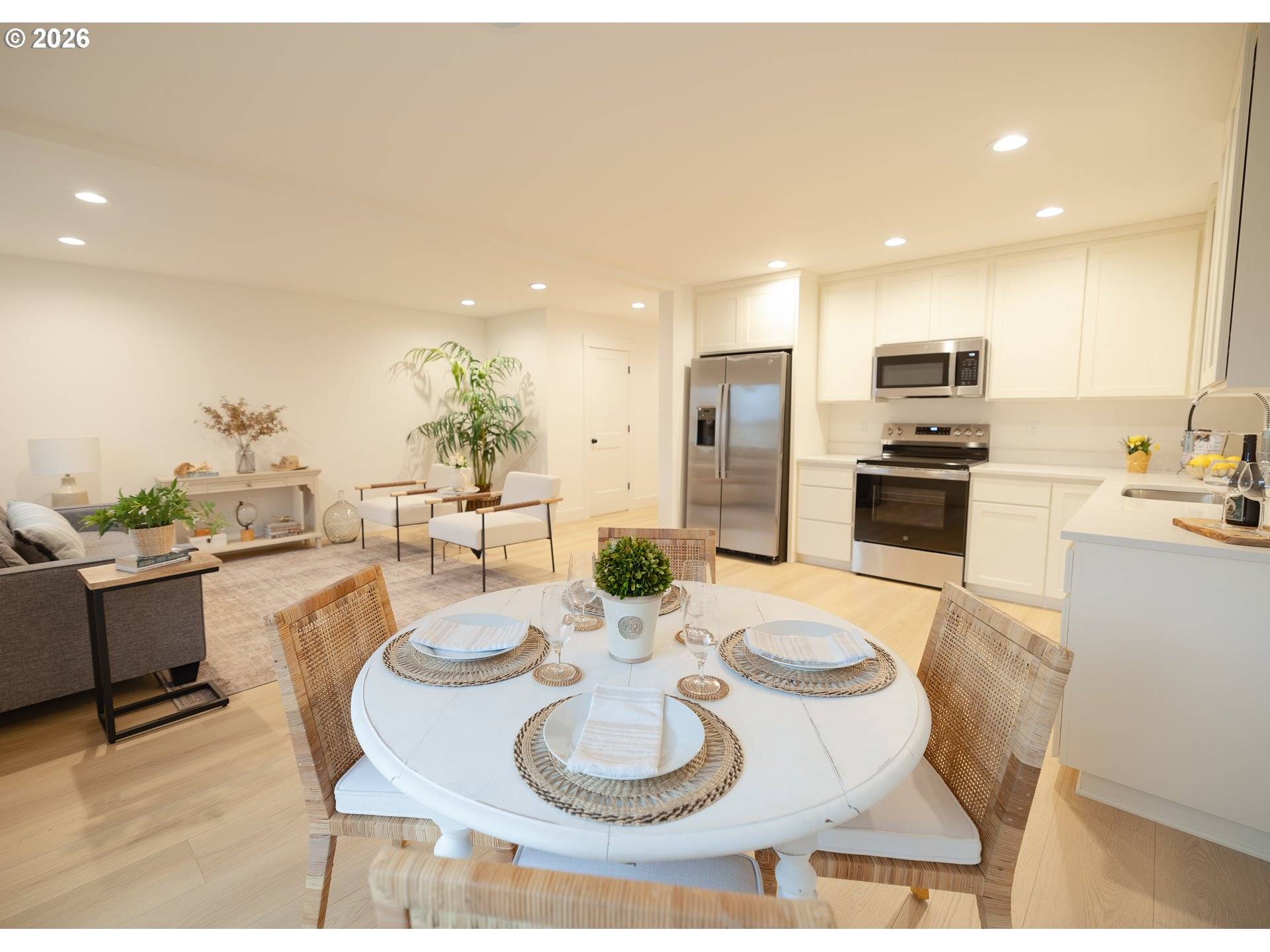 944 H AVE, Seaside, OR 97138