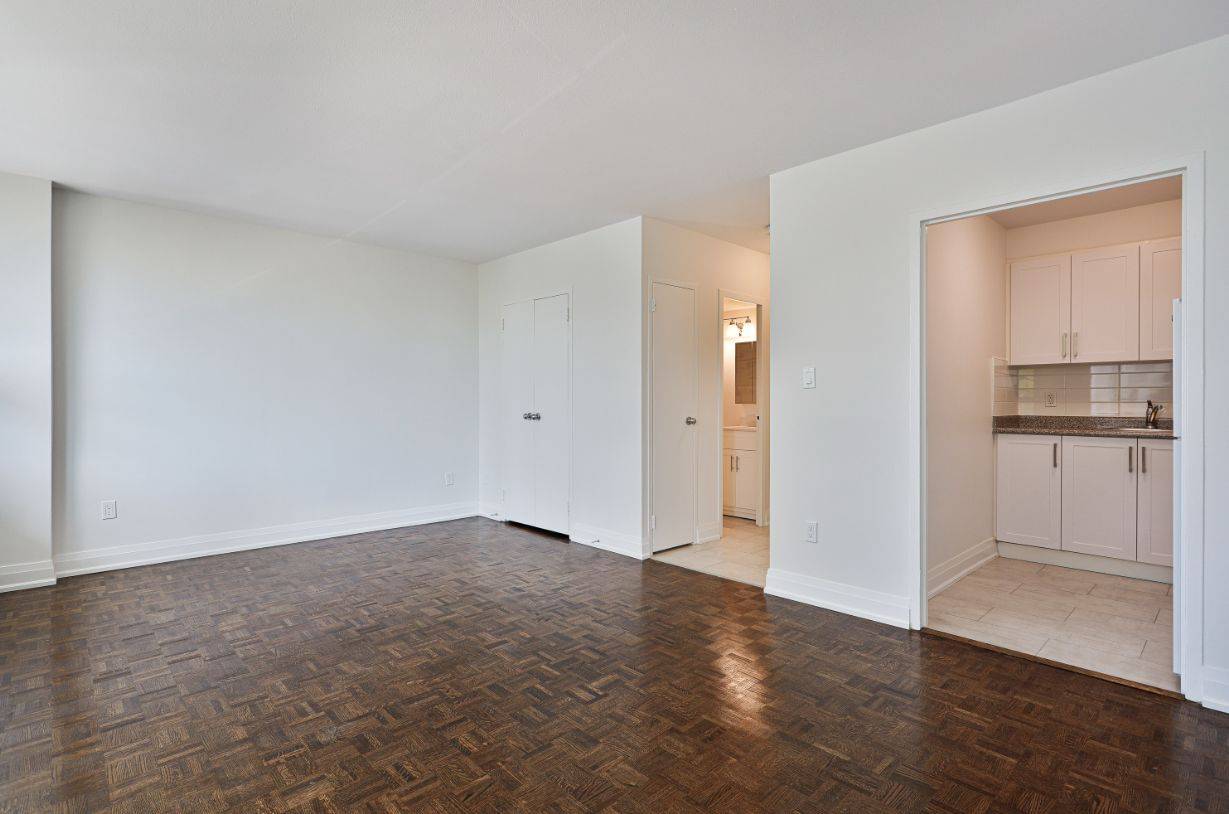 70 Cambridge AVE #20, Toronto E03, ON M4K 2L5