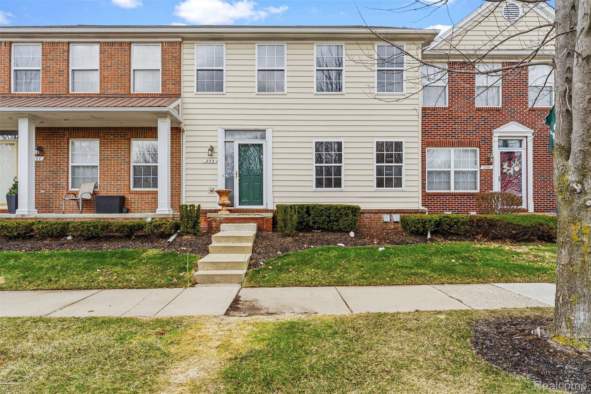 253 Stonegate W, Pontiac, MI 48341