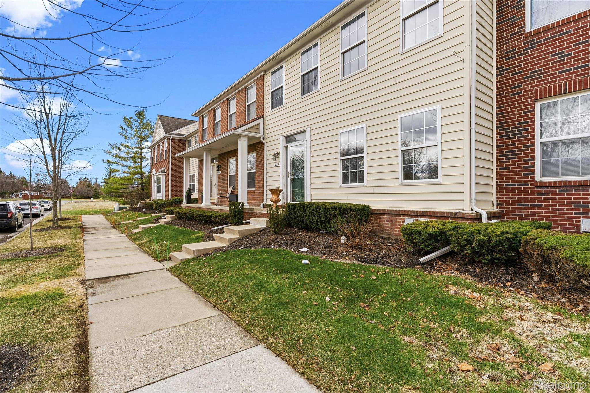 253 Stonegate W, Pontiac, MI 48341