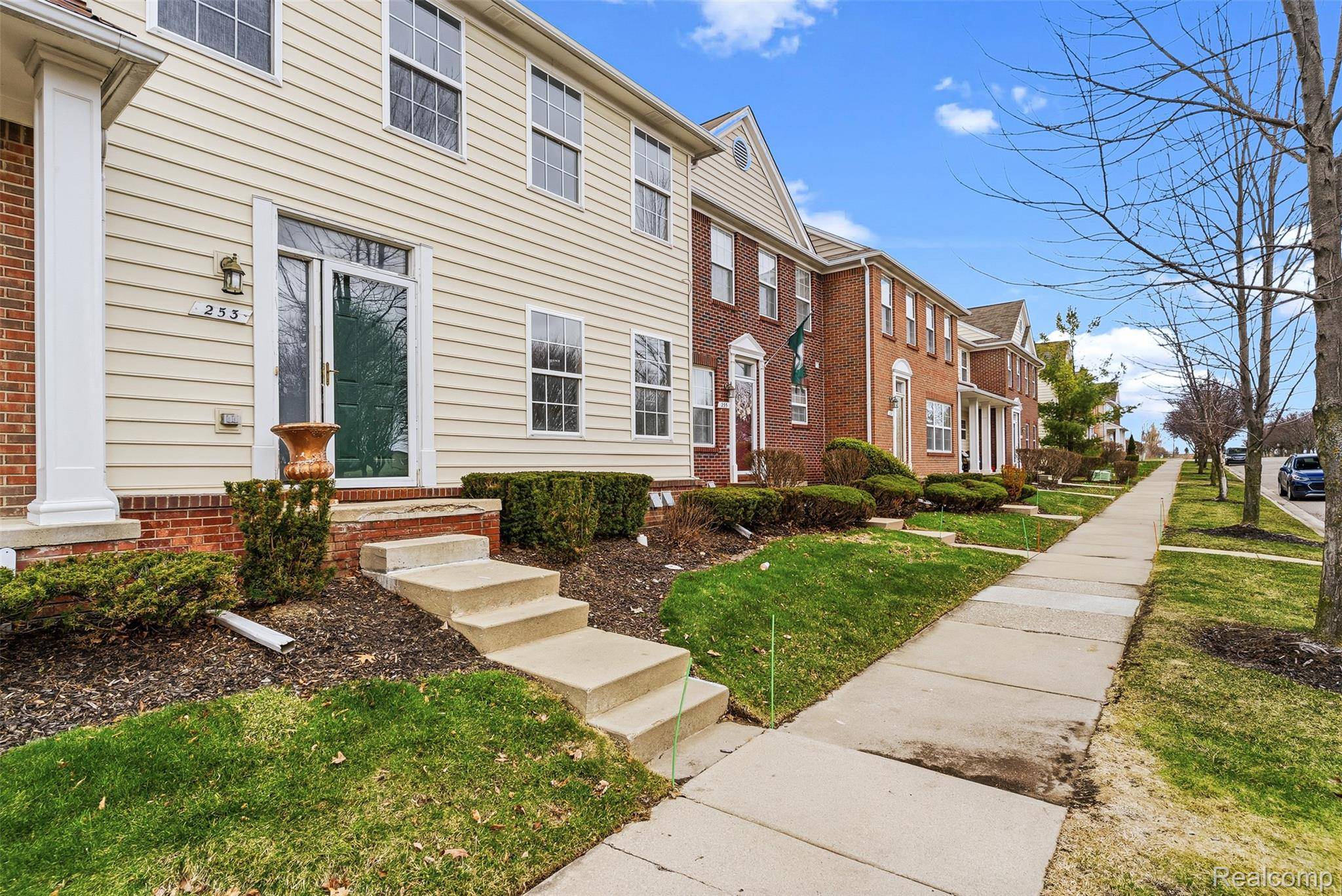 253 Stonegate W, Pontiac, MI 48341