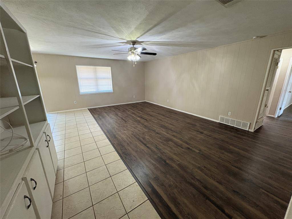 1111 Duane Street, Benbrook, TX 76126