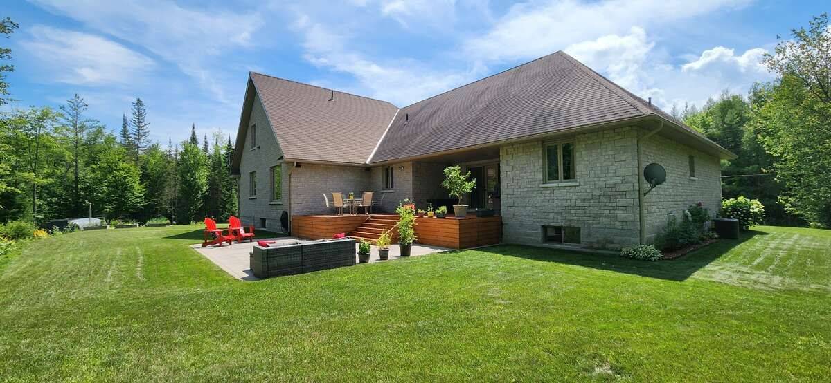 110 Monck SQ, Laurentian Hills, ON K0J 1P0