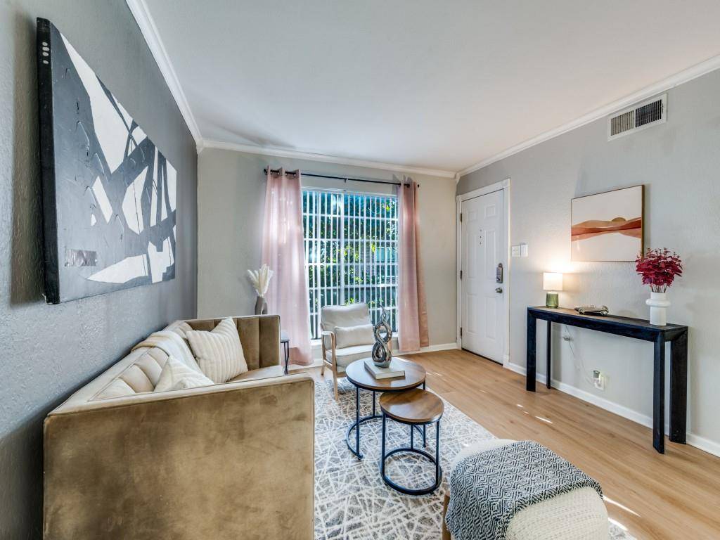 5212 Fleetwood Oaks Avenue #202, Dallas, TX 75235