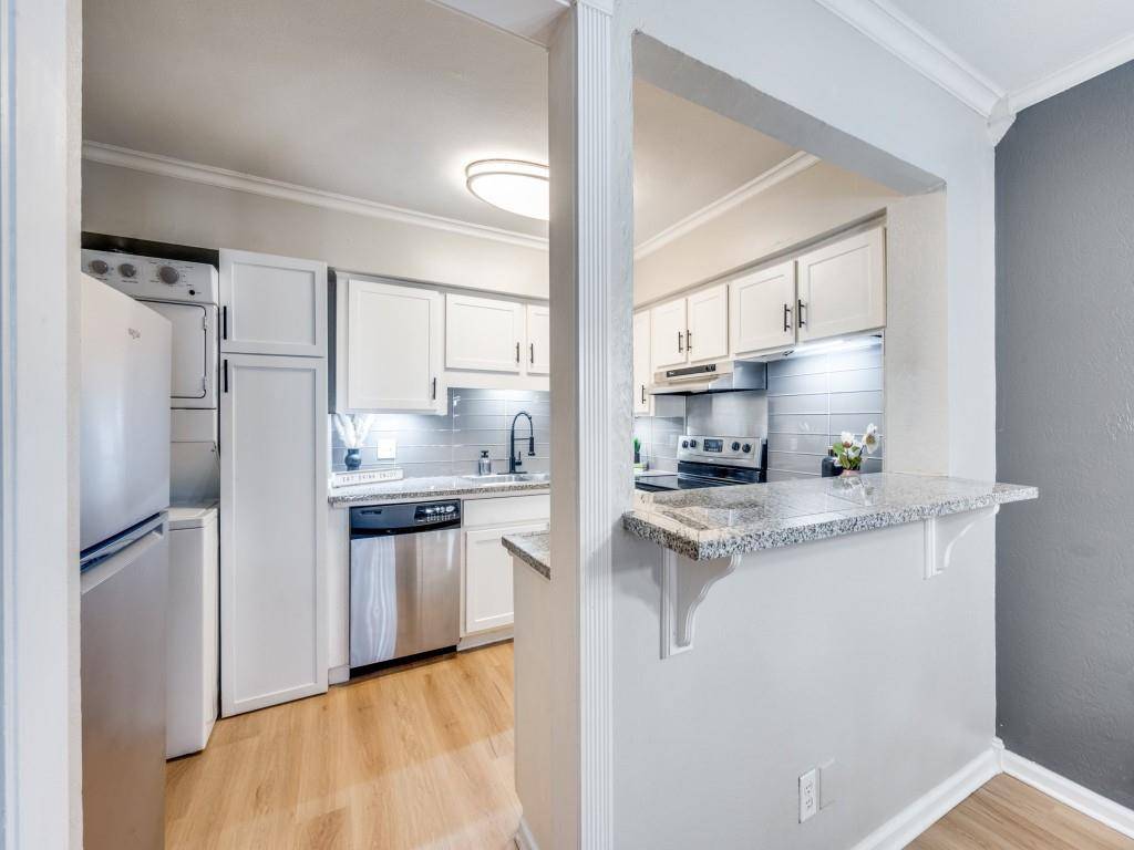 5212 Fleetwood Oaks Avenue #202, Dallas, TX 75235