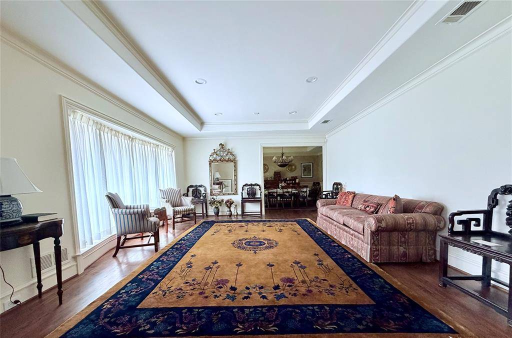 7141 Twin Tree Lane, Dallas, TX 75214