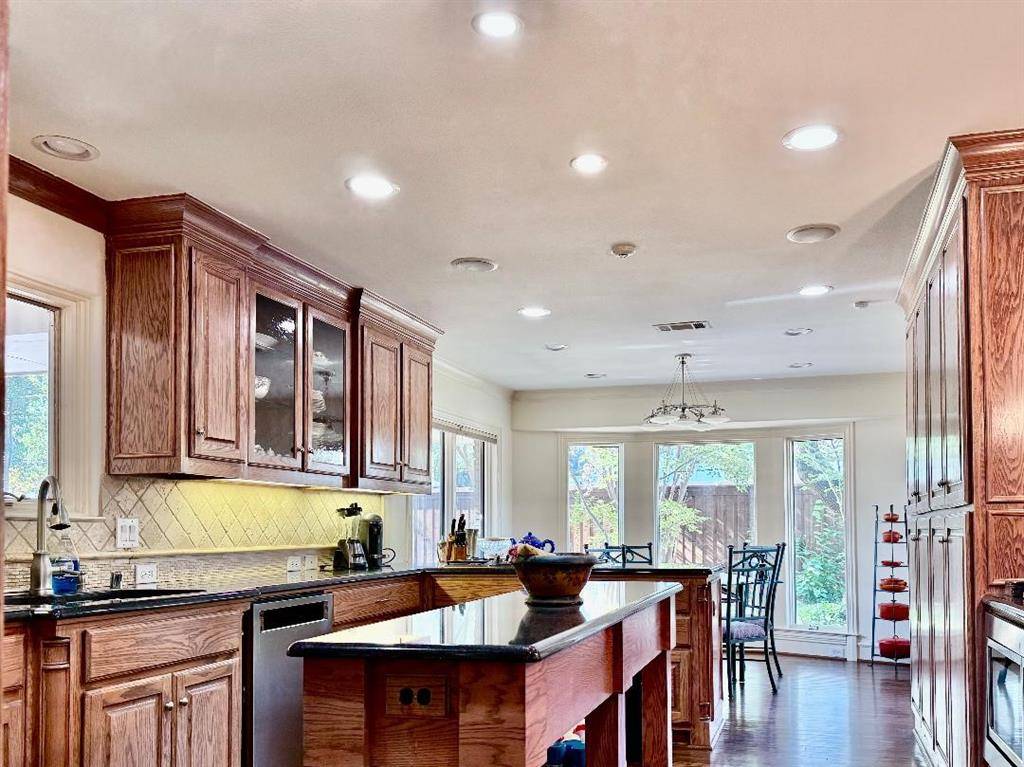 7141 Twin Tree Lane, Dallas, TX 75214