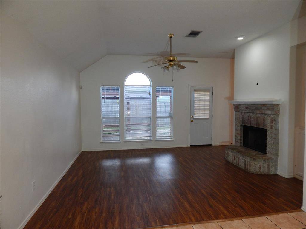 804 Sansome Drive, Arlington, TX 76018