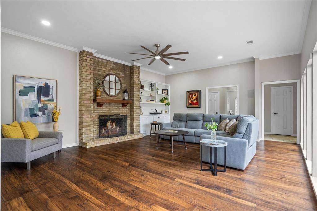 1813 Lake Side Lane, Plano, TX 75023