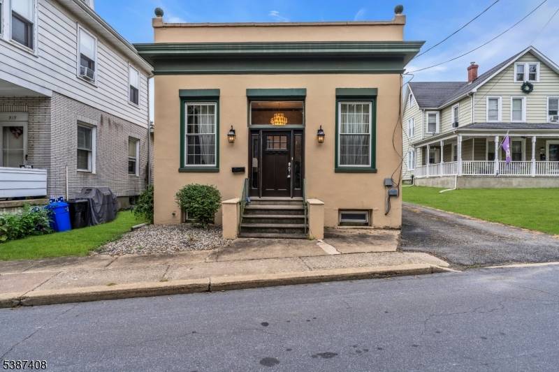 933 Lee Ave, Alpha Boro, NJ 08865