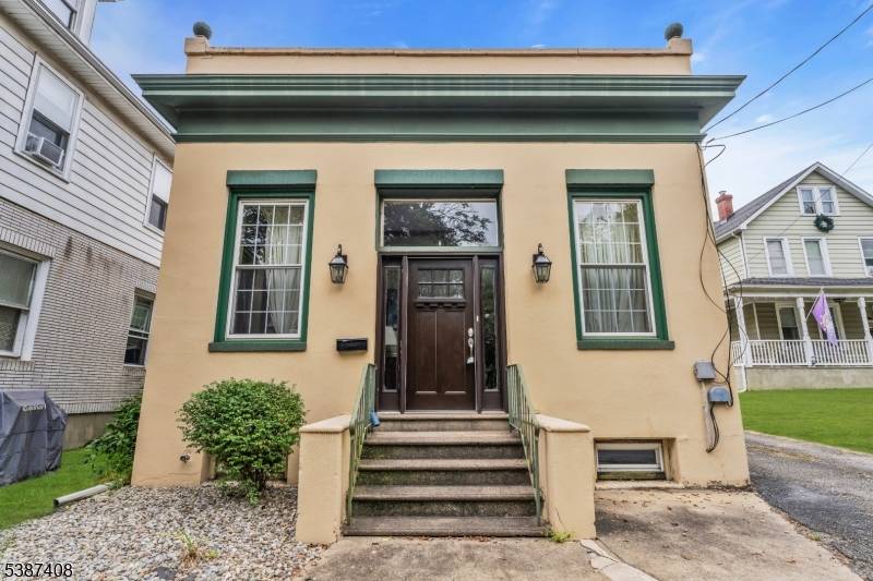 933 Lee Ave, Alpha Boro, NJ 08865