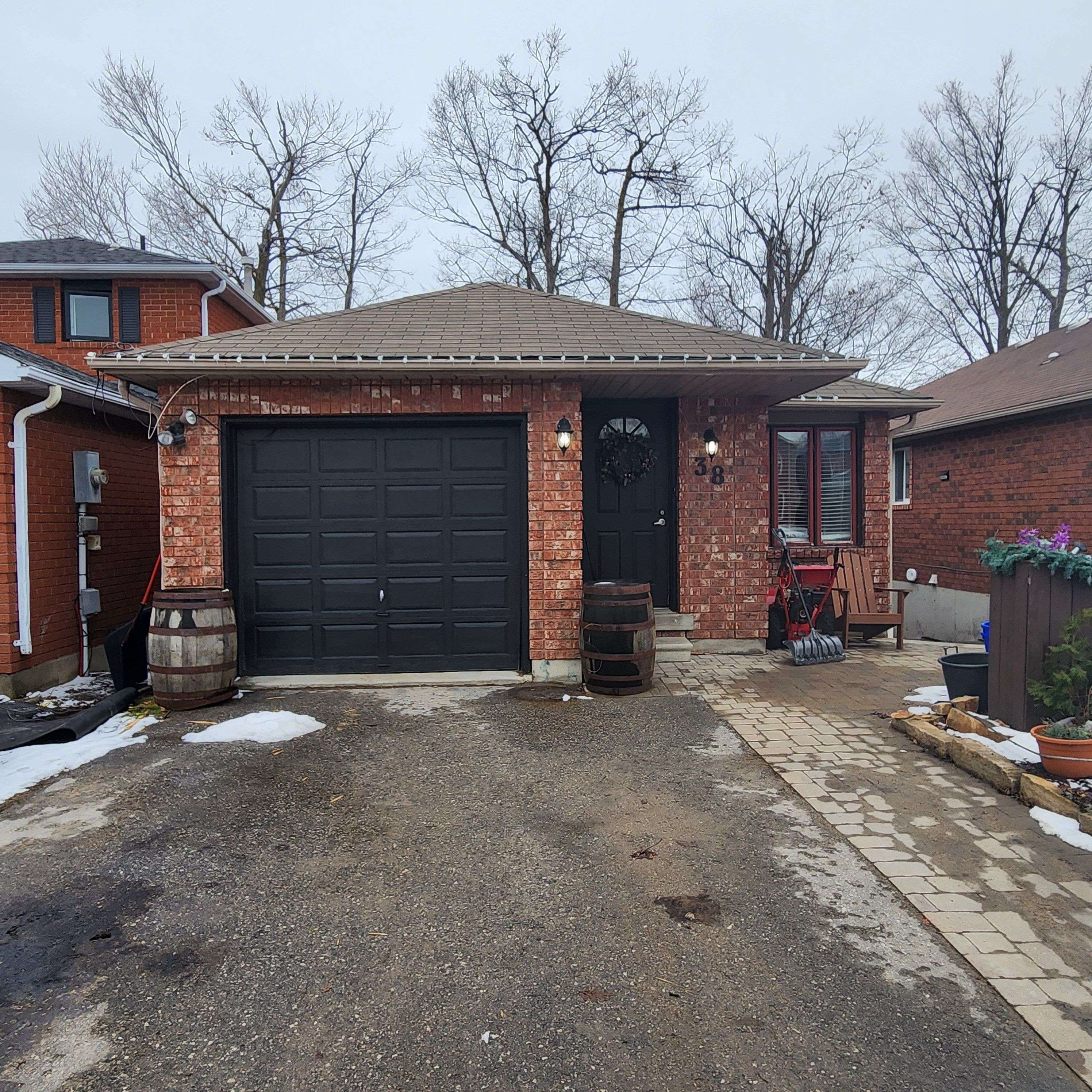 38 Ferguson DR #B, Barrie, ON L4N 7B4